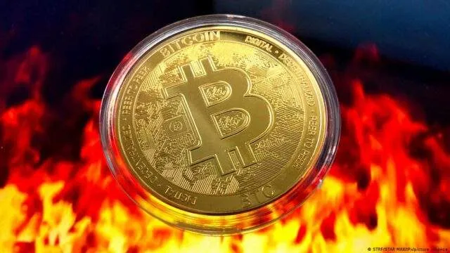 bitcoin logo u vatri - copyright STRF/STAR MAX bitcoin logo u vatri - copyright STRF/STAR MAX