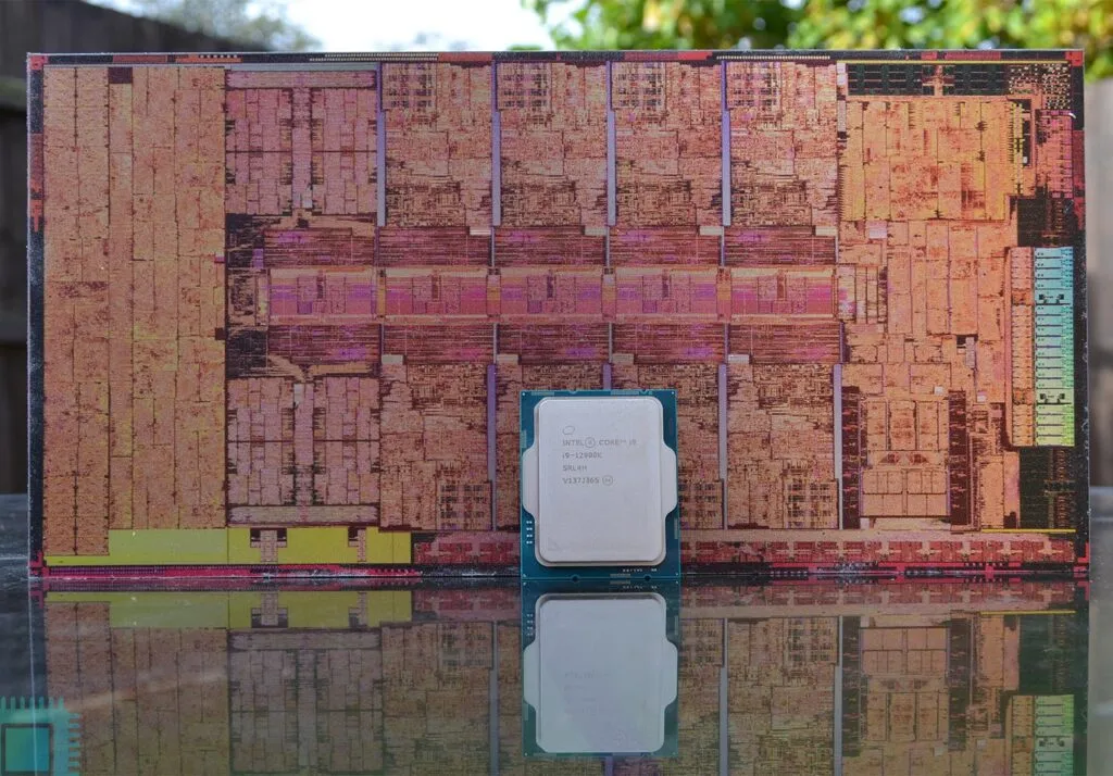 i9-12900K vs Ryzen 9 5900X 1 intel i9 12900k chip