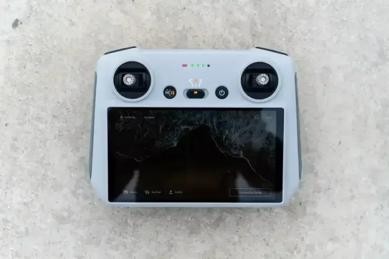 DJI Mini 3 Pro review 5 dji mini 3 pro kontroler 1 Sajber Sfera IT Vesti, Gaming, Saveti, Vodiči