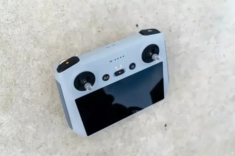 DJI Mini 3 Pro review 3 dji mini 3 pro kontroler 3 Sajber Sfera IT Vesti, Gaming, Saveti, Vodiči