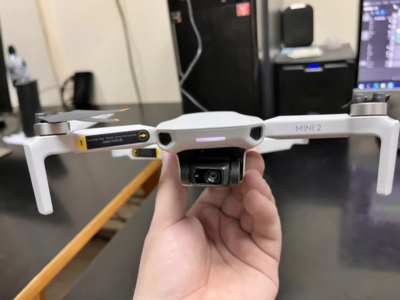 DJI MINI 2 dron lagan i dovoljno mali da stane u šaku DJI MINI 2 dron lagan i dovoljno mali da stane u šaku