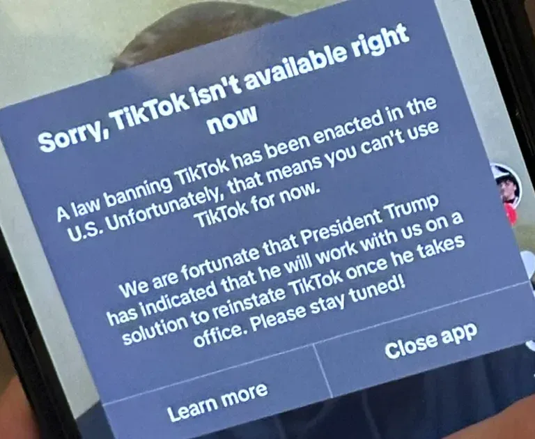 TikTok uklonjen sa App Store i Google Play u SAD