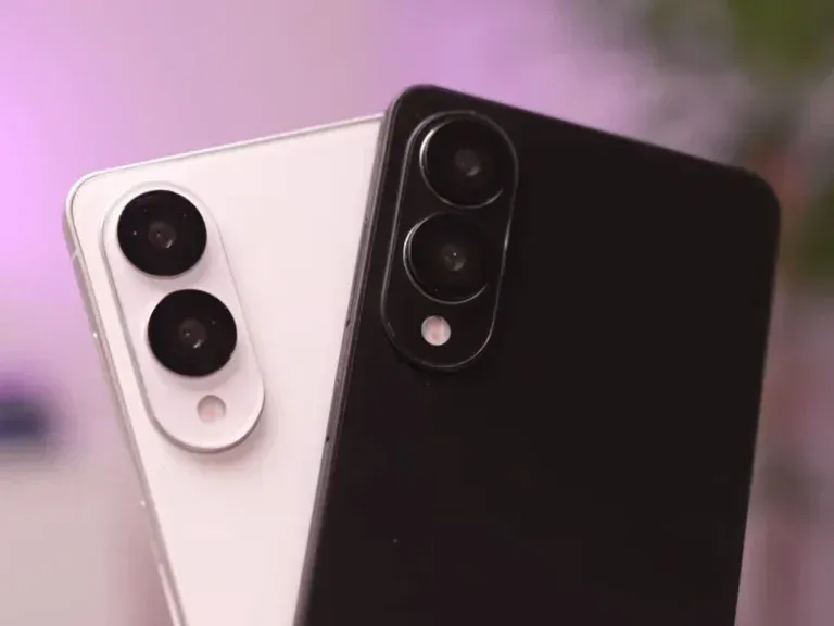 Galaxy S25 Edge dummy jedinice telefona prikazuju u video klipu dve boje telefona