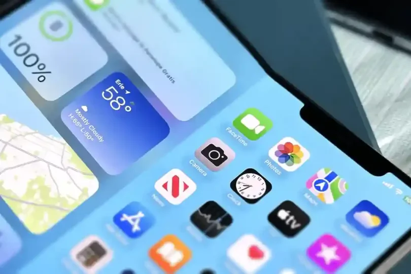 iPhone na preklop sa metalnim staklenim šarkama za otpornost na savijanje