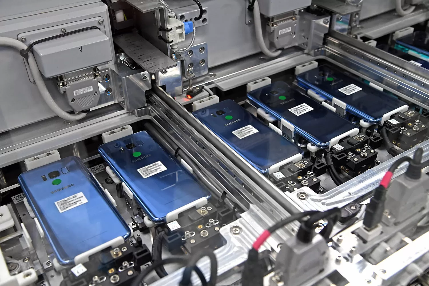 Tramp proširuje carinske pretnje na Samsung 1 Tramp proširuje carinske pretnje na Samsung i druge proizvođače android pametnih telefona, nakon što je zapretio Eplu.
