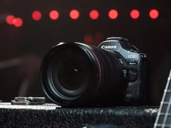 Canon EOS R8