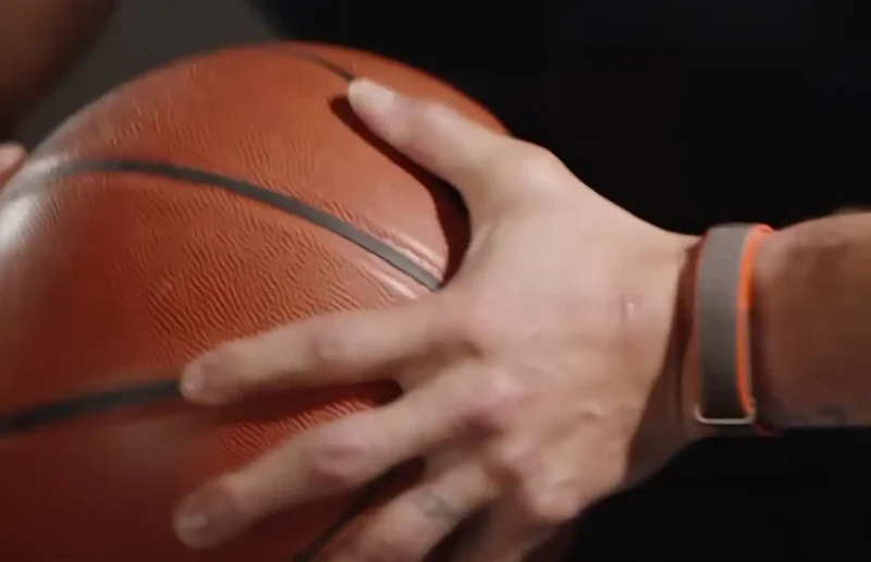 Google sprema fitnes narukvicu bez ekrana: NBA zvezda Stef Kari je već nosi, a sve se vrti oko AI ličnog trenera