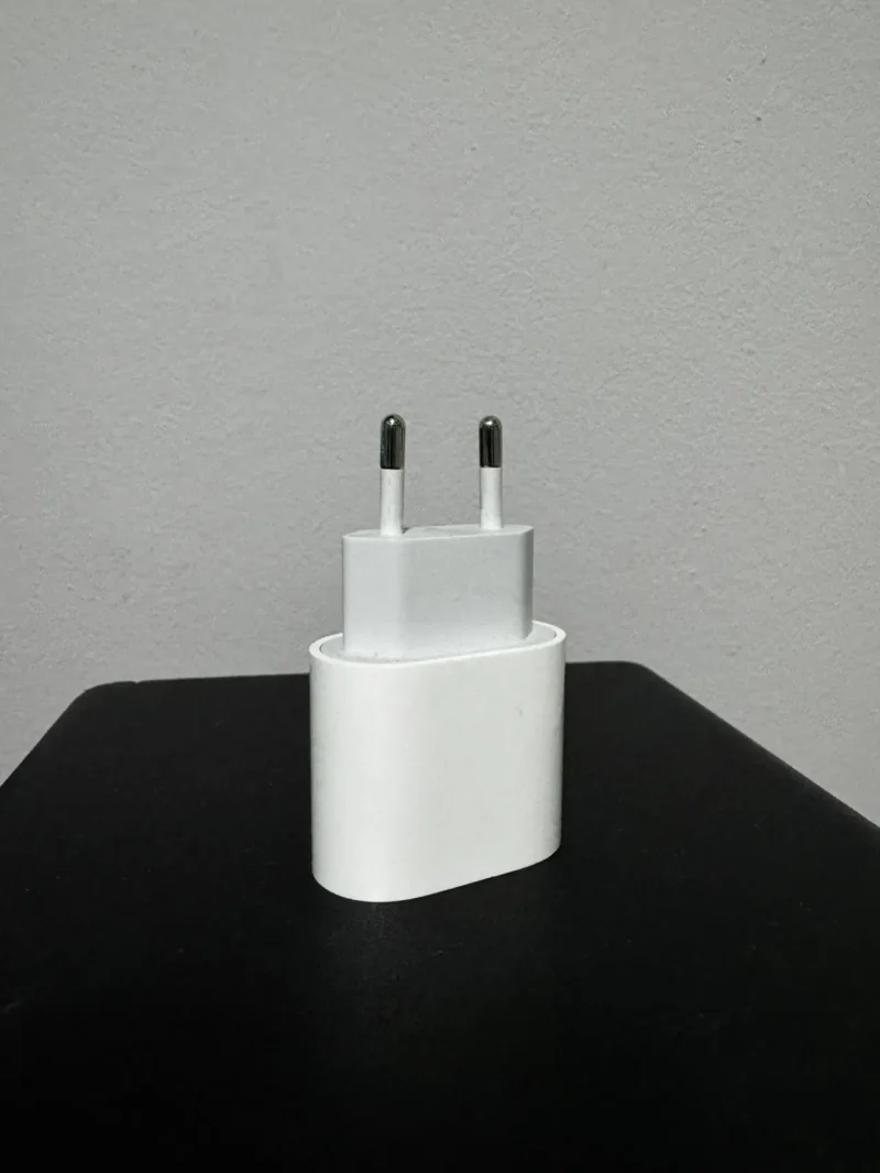 Apple punjač za iPhone 20W