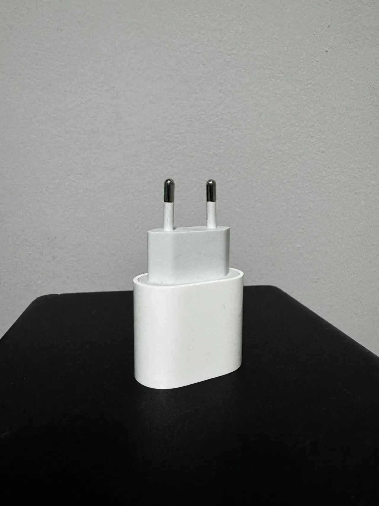 Lažni punjači za telefone: Upozorenje! 2 Apple punjač za iPhone 20W