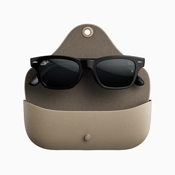 Ray-Ban Meta Audio stižu bez kamere 1 Ray-Ban Meta Audio naočare položene na kućište za punjenje