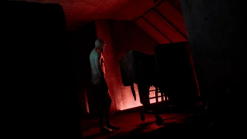 Silent Hill Townfall: horor iz prvog lica 1 Silent Hill Townfall: neprijatelj u hodniku osvetljenom crvenim svetlom