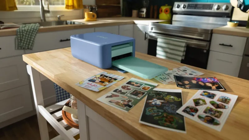 Cricut StickerPix štampa, seče i laminira 1 Cricut StickerPix Print + Cut uređaj sa nalepnicama i fotografijama