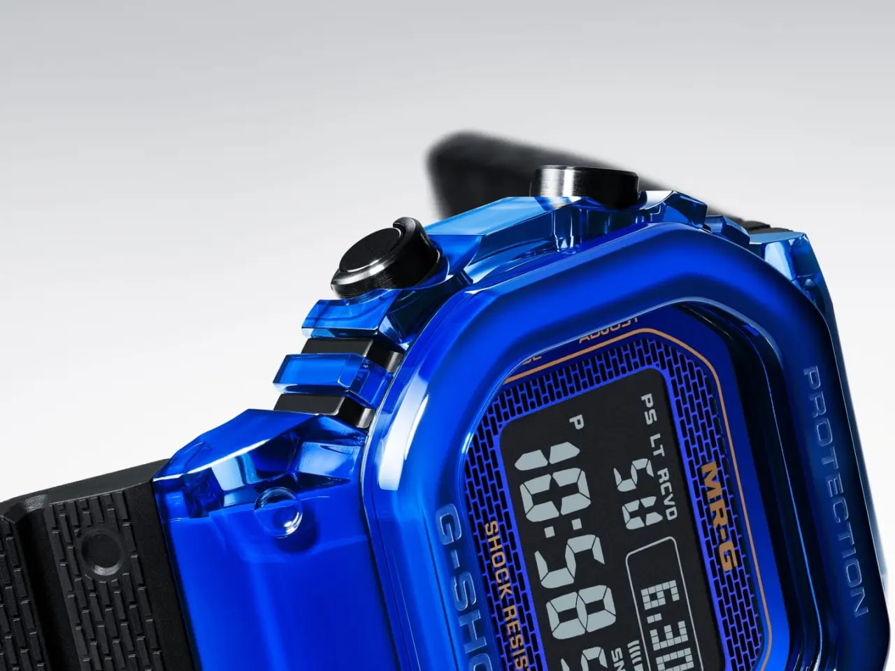 Casio MRG-D5000 sat od plavog safira iz ugla