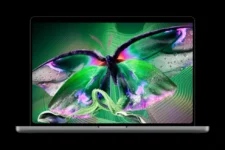 Novi MacBook Pro sa PROLED XDR OLED ekranom prikazuje šareni leptir