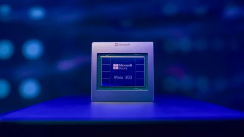 Microsoft Maia 300 AI čip prototip