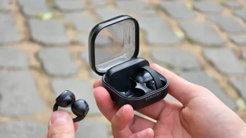Samsung Galaxy Buds On slušalice sa otvorenim clip-on dizajnom